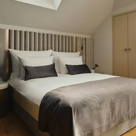 Blow Up Hall Hotel 5*