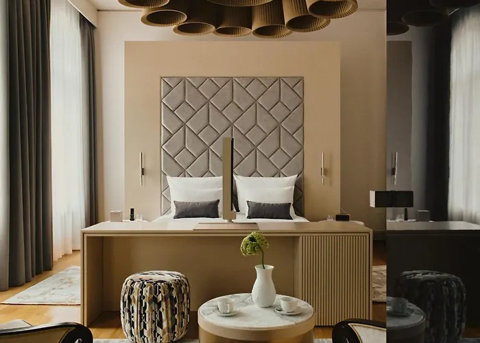 Blow Up Hall Отель