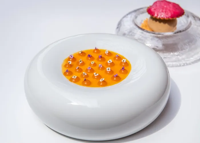 Отель Blow Up Hall